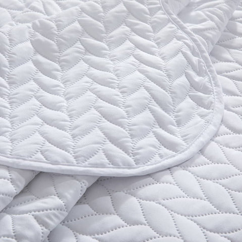 White Superior Quality Bedspread Set